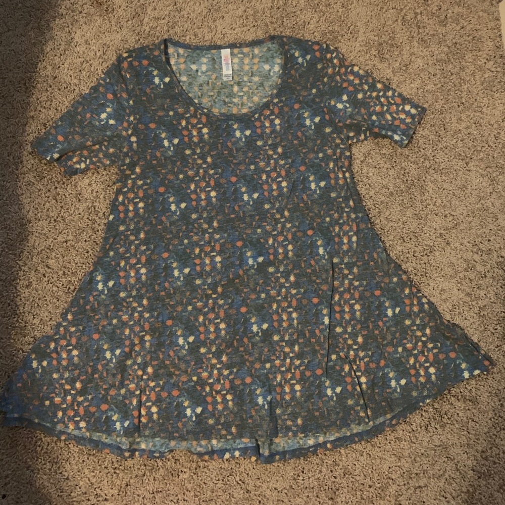 EUC Lularoe Perfect T